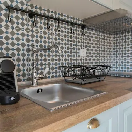 Sunny Studio In City Center Apartment *